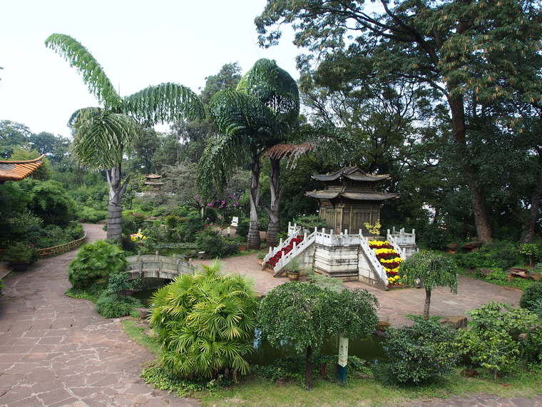 Jardin du temple d'or de Kunming