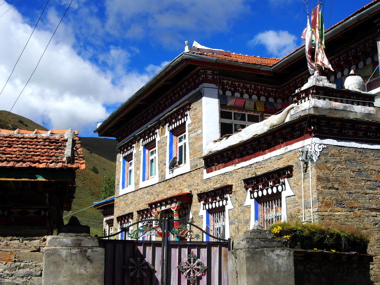 Tibetan house in Tagong