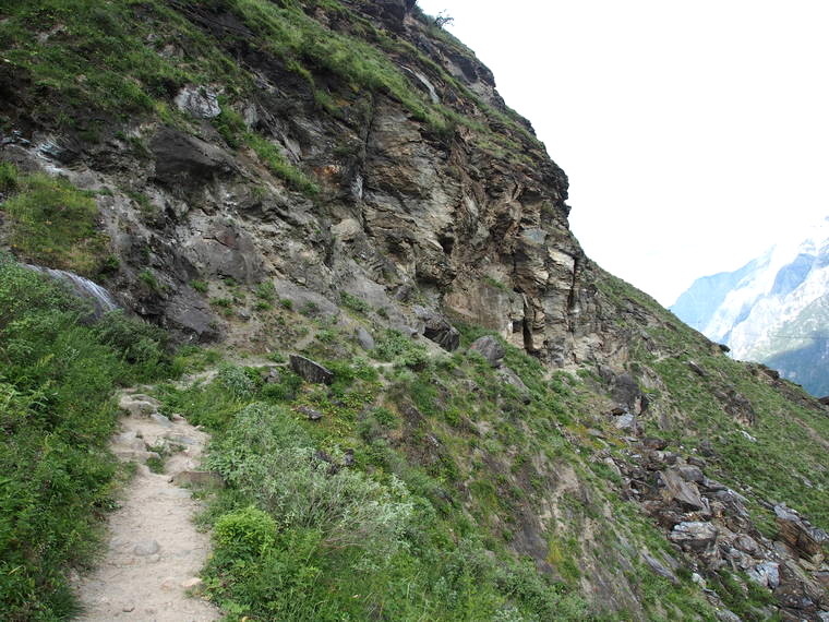 chemin gorge saut tigre montagne