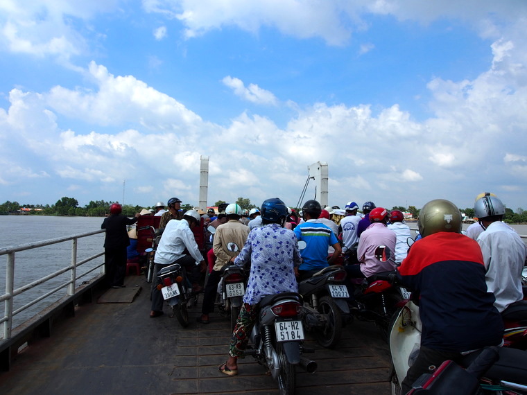 Le ferry pour aller de Vinh Long à Anh bin