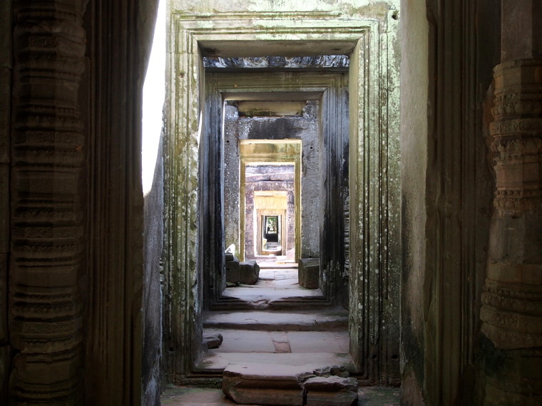 couloir temple angkor