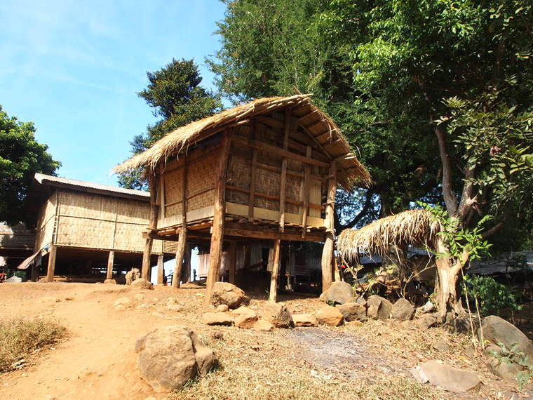 maison traditionnel laos