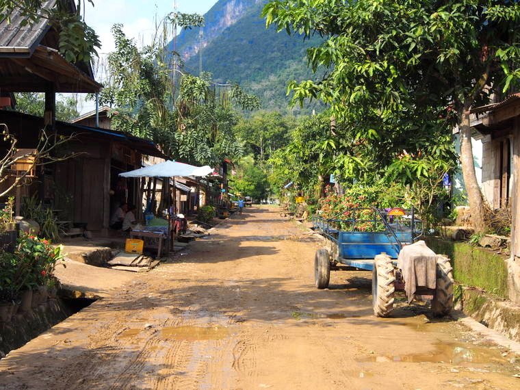rue muang ngoi laos
