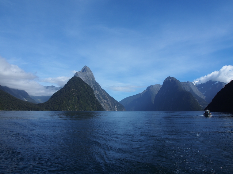 milford sounds fjord nz